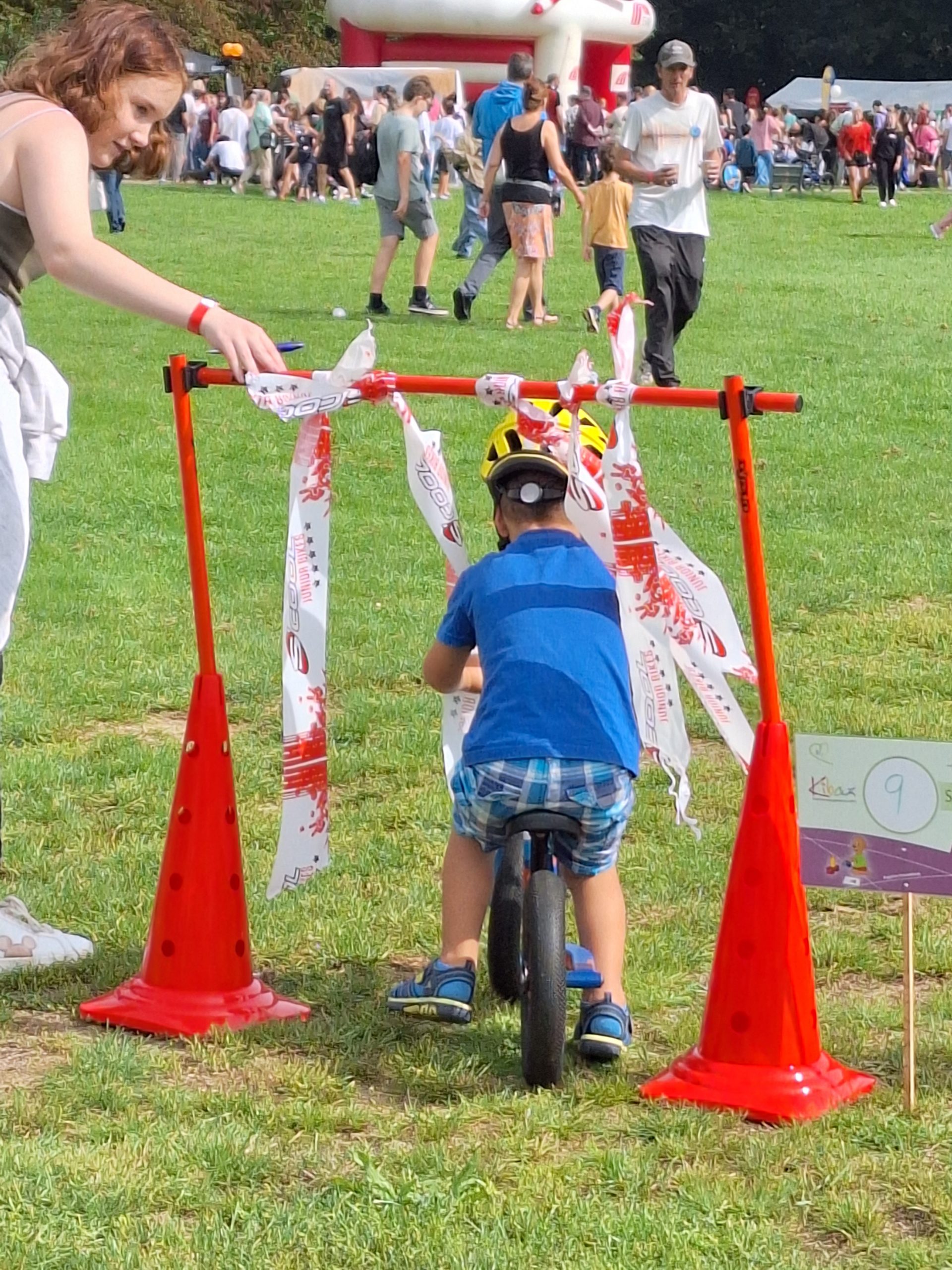 Radsportjugend begeisterte zahlreiche Kids beim Krefelder Weltkindertag
